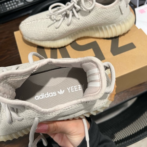Yeezy Boost 350 V2 - Picture 5 of 6
